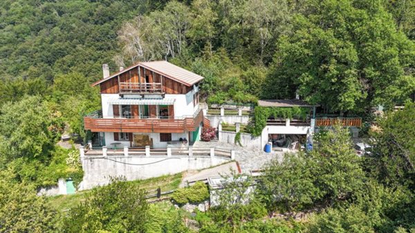 casa indipendente in vendita a Carenno