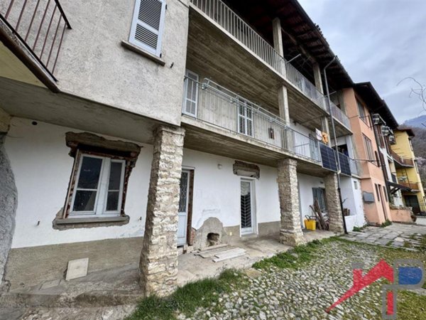 casa indipendente in vendita a Carenno