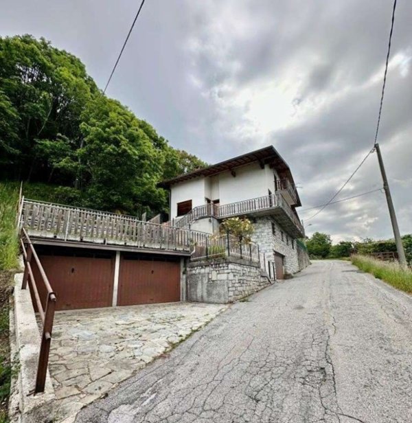 casa indipendente in vendita a Casargo in zona Narro