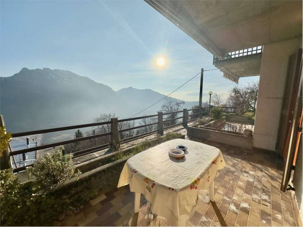 appartamento in vendita a Casargo in zona Narro