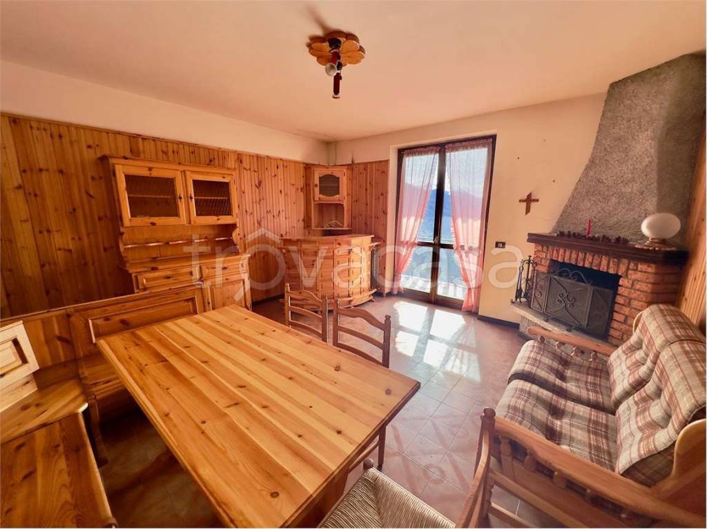 appartamento in vendita a Casargo in zona Narro
