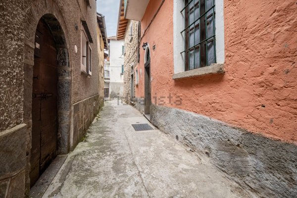 appartamento in vendita a Casargo in zona Narro