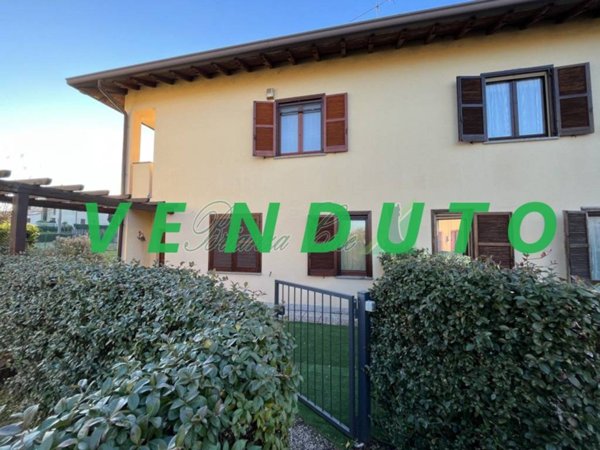 casa indipendente in vendita a Casatenovo in zona Valaperta