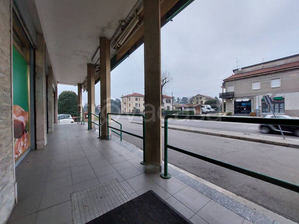 negozio in vendita a Casatenovo in zona Campofiorenzo