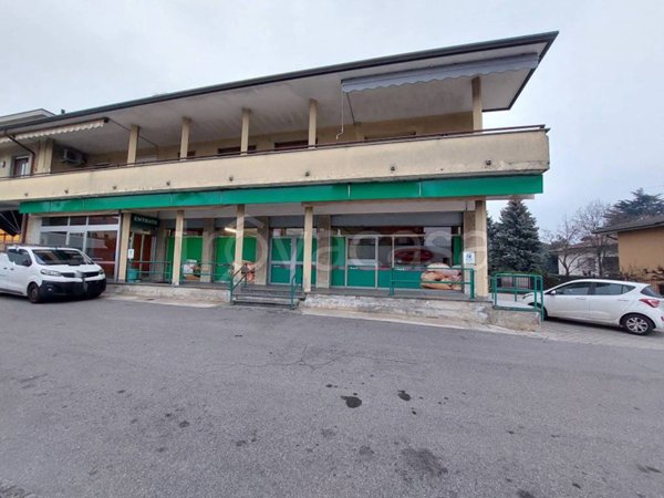 negozio in vendita a Casatenovo in zona Campofiorenzo