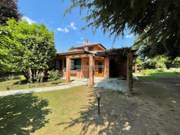 casa indipendente in vendita a Casatenovo