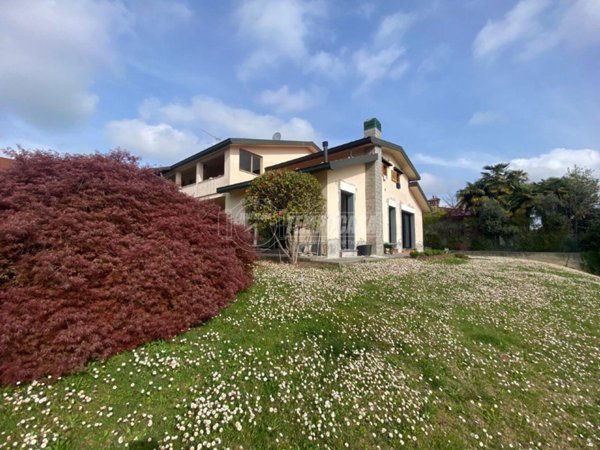 casa indipendente in vendita a Casatenovo