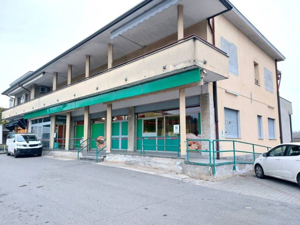 intera palazzina in vendita a Casatenovo in zona Campofiorenzo