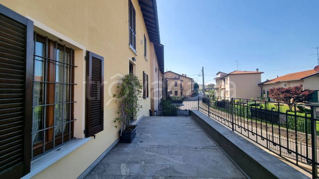appartamento in vendita a Casatenovo in zona Valaperta