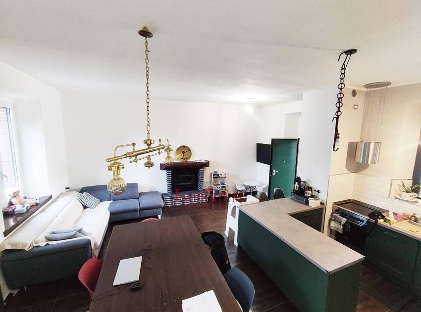 casa indipendente in vendita a Casatenovo in zona Campofiorenzo