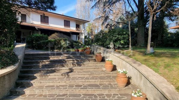 casa indipendente in vendita a Casatenovo