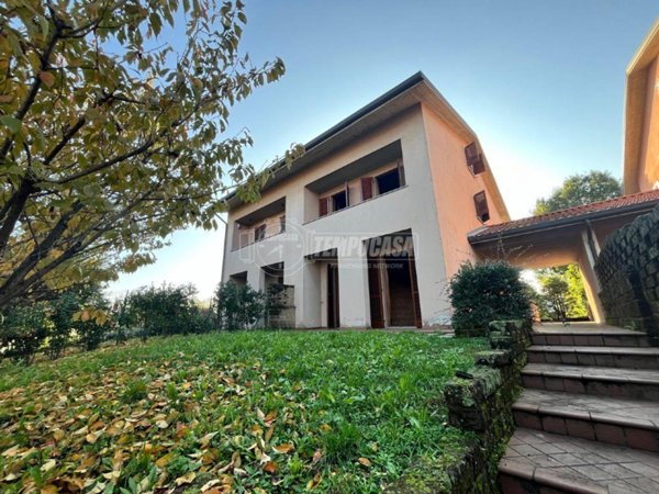 casa indipendente in vendita a Casatenovo