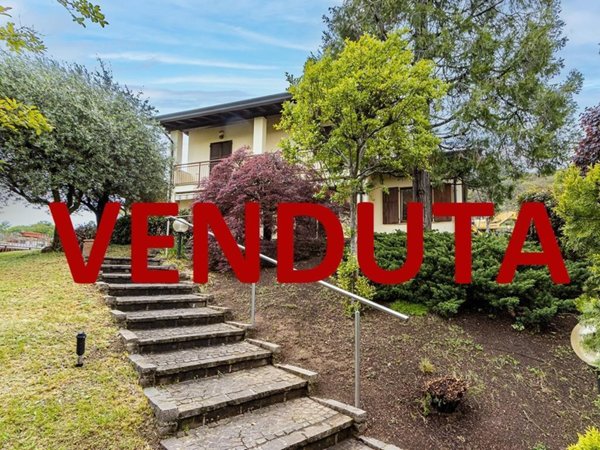 casa indipendente in vendita a Casatenovo