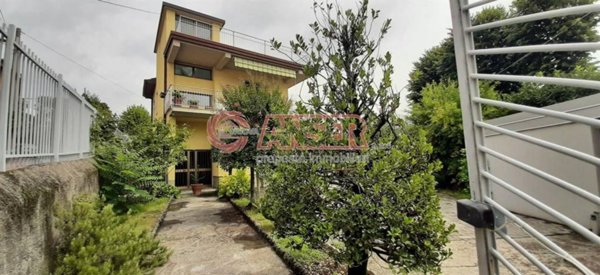 casa indipendente in vendita a Casatenovo