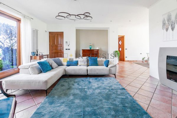 casa indipendente in vendita a Casatenovo