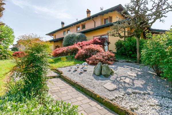 casa indipendente in vendita a Casatenovo