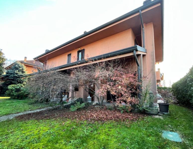casa indipendente in vendita a Casatenovo