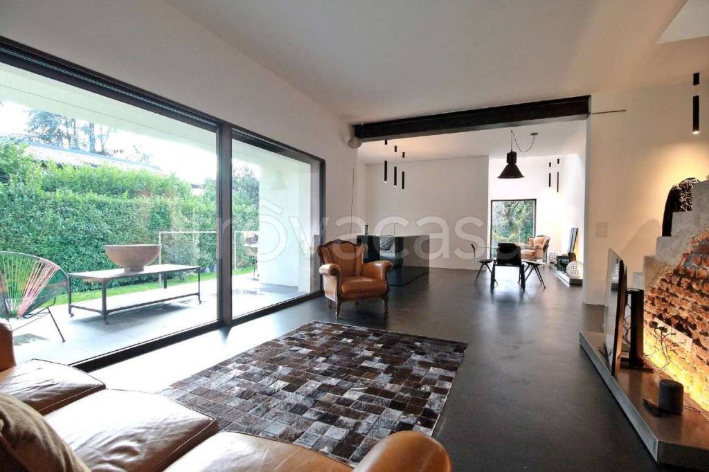 casa indipendente in vendita a Casatenovo