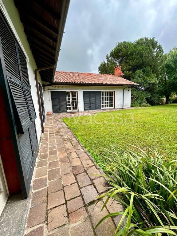 casa indipendente in vendita a Casatenovo