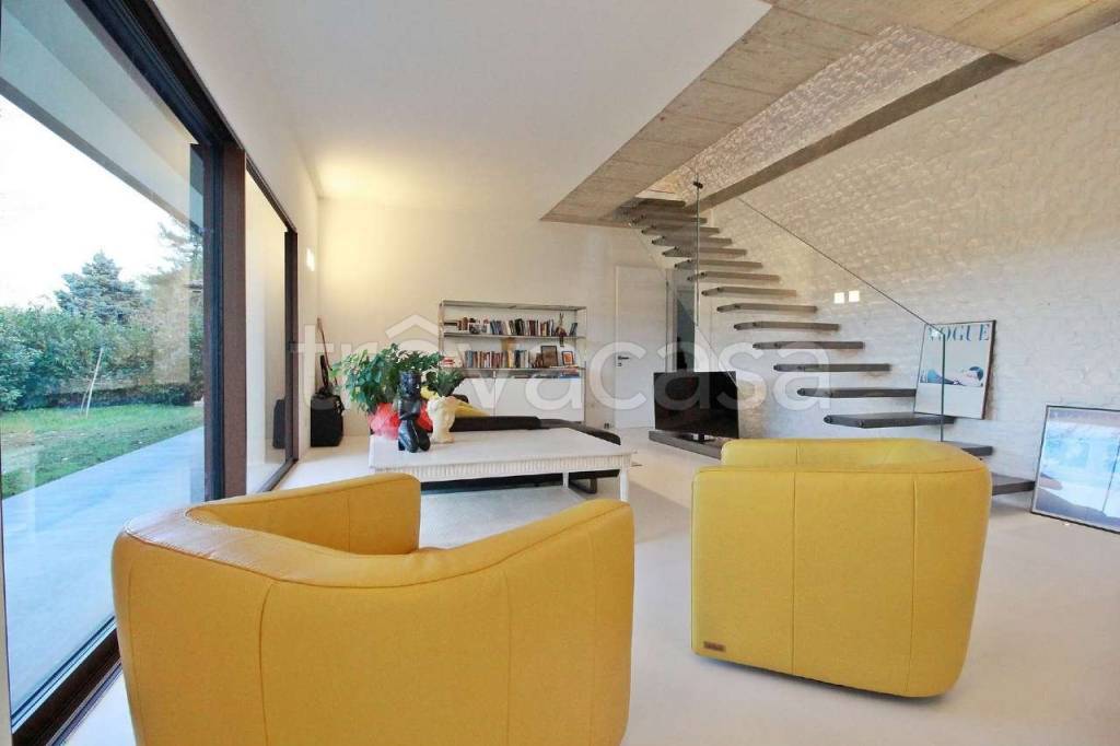casa indipendente in vendita a Casatenovo