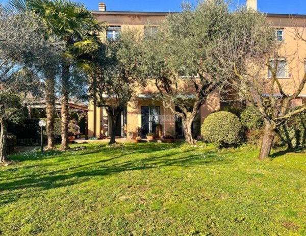 appartamento in vendita a Casatenovo in zona Campofiorenzo