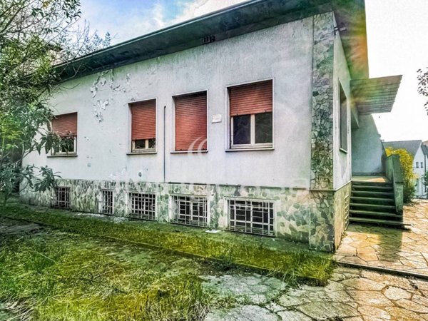 casa indipendente in vendita a Casatenovo