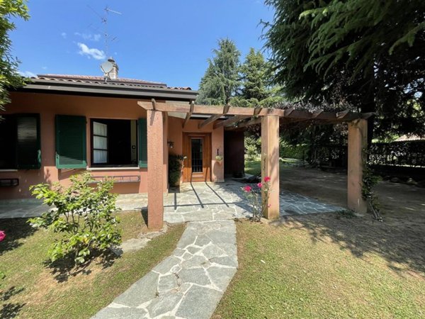 casa indipendente in vendita a Casatenovo