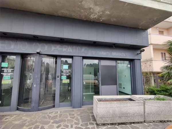 negozio in vendita a Casatenovo