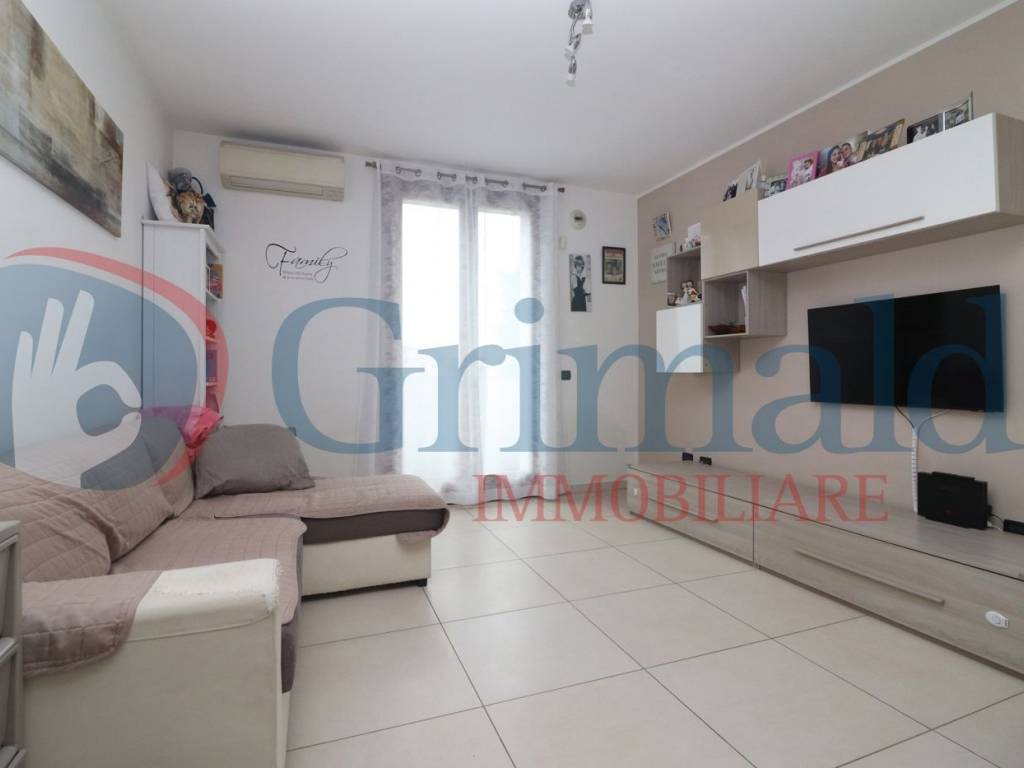 appartamento in vendita a Casatenovo in zona Valaperta