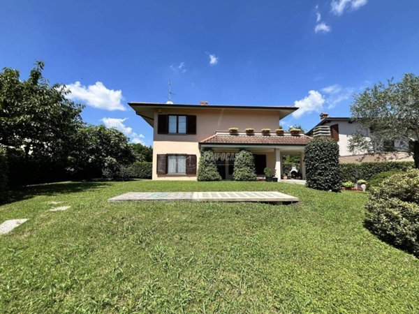 casa indipendente in vendita a Casatenovo in zona Campofiorenzo