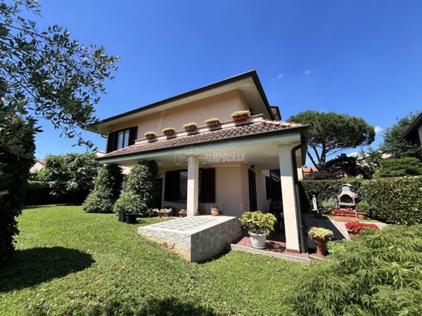 casa indipendente in vendita a Casatenovo in zona Campofiorenzo
