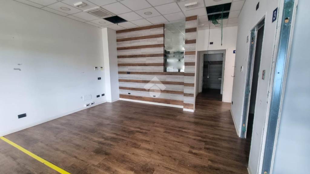 negozio in vendita a Casatenovo