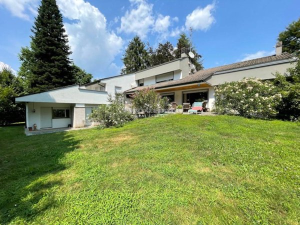 casa indipendente in vendita a Casatenovo in zona Campofiorenzo