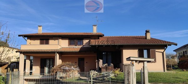 casa indipendente in vendita a Casatenovo