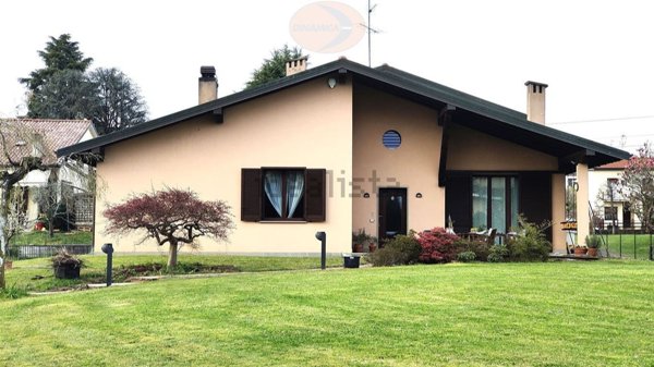 casa indipendente in vendita a Casatenovo