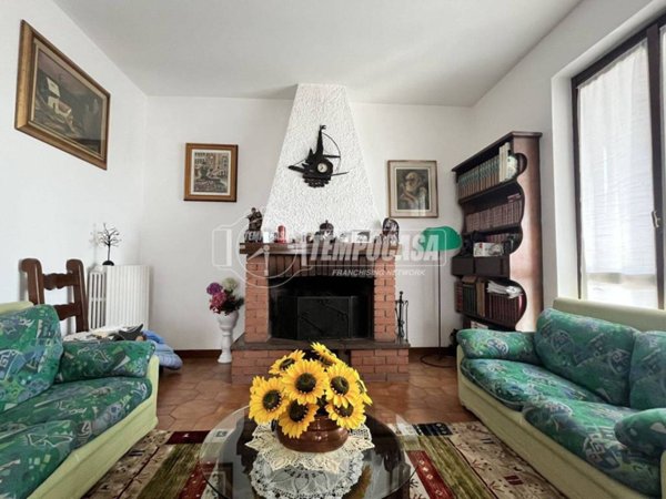 casa indipendente in vendita a Casatenovo in zona Campofiorenzo