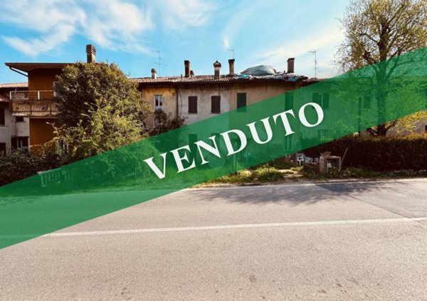 casa indipendente in vendita a Casatenovo in zona Rogoredo