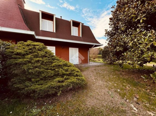 casa indipendente in vendita a Casatenovo