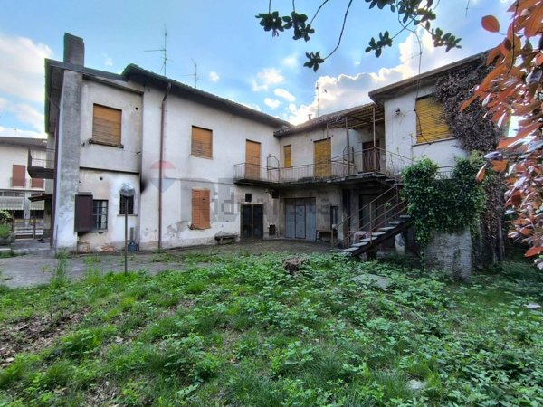 casale in vendita a Casatenovo