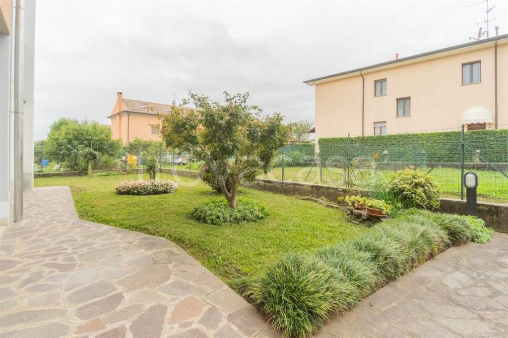 casa indipendente in vendita a Casatenovo