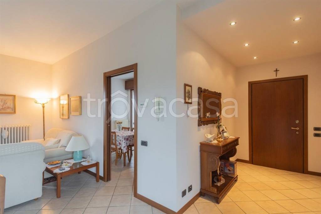 casa indipendente in vendita a Casatenovo