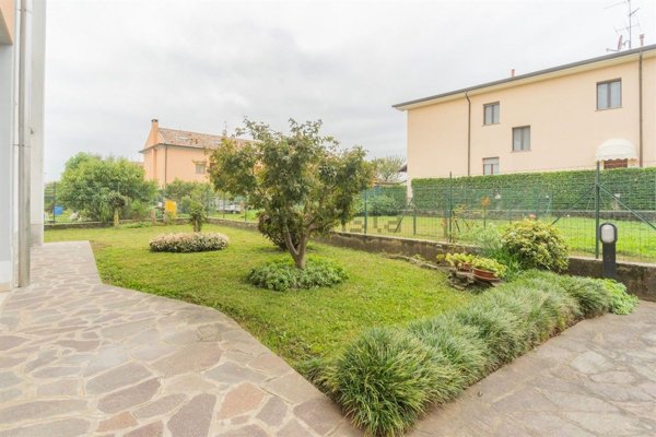 casa indipendente in vendita a Casatenovo