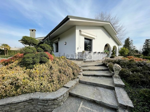 casa indipendente in vendita a Casatenovo