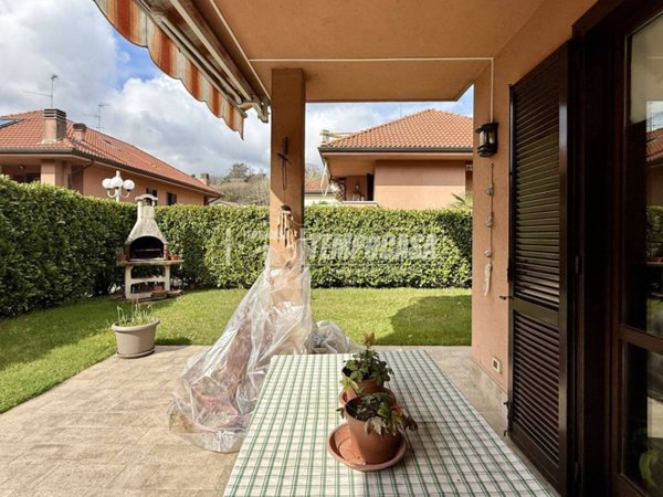 casa indipendente in vendita a Casatenovo