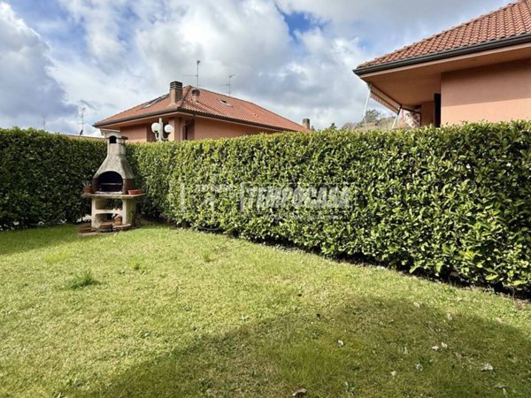casa indipendente in vendita a Casatenovo