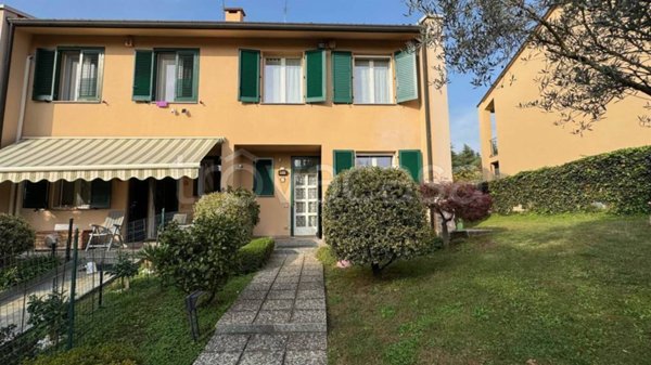 casa indipendente in vendita a Casatenovo in zona Campofiorenzo