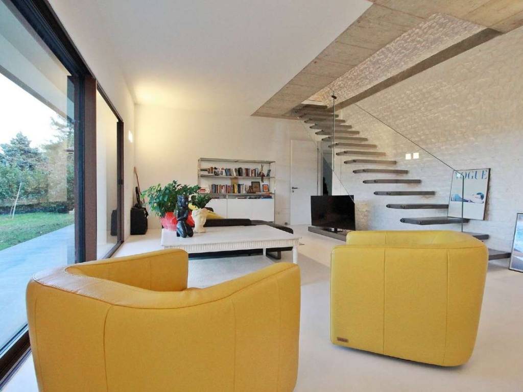 casa indipendente in vendita a Casatenovo