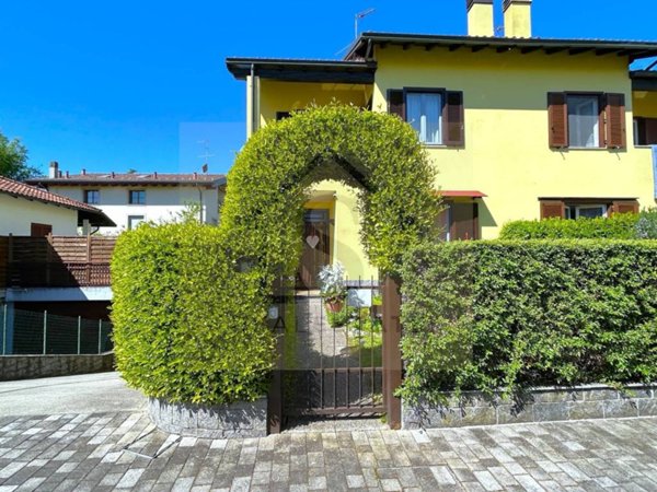 casa indipendente in vendita a Casatenovo in zona Valaperta