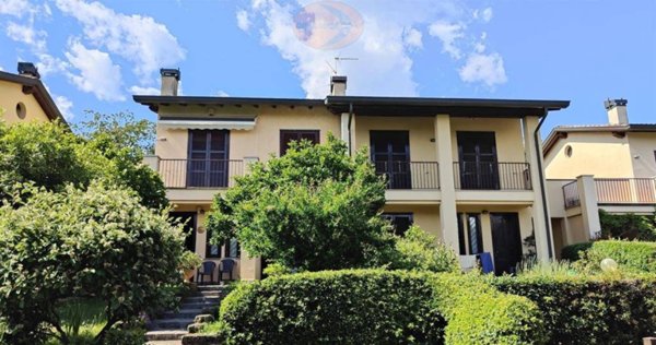 casa indipendente in vendita a Casatenovo