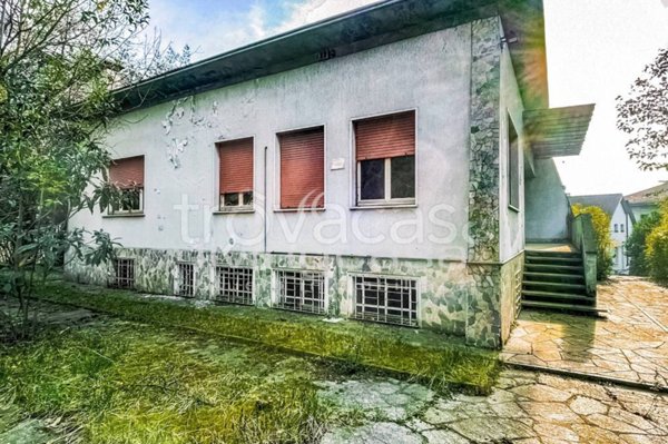 casa indipendente in vendita a Casatenovo